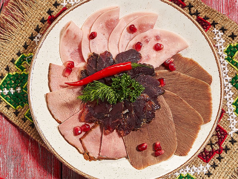 Мясная нарезка Доставка еды на дом из ресторана Грузинские истории. Жмите!