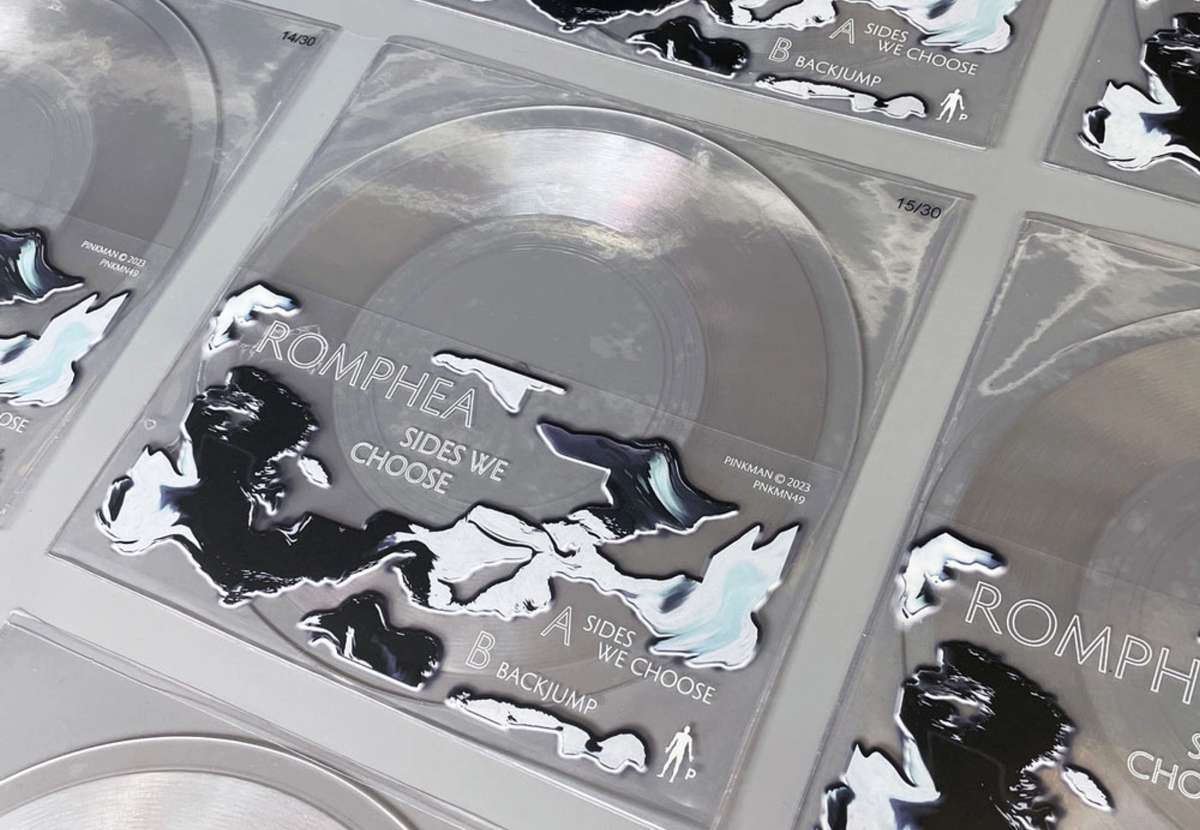 Clear vinyl sleeves for Romphea with black and white liquid print