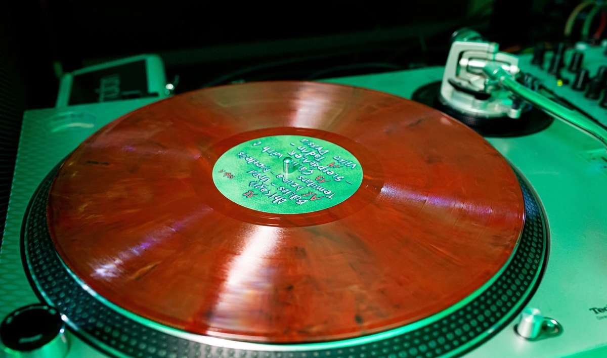 Red marbled Žalgiris Battle Project record on a turntable