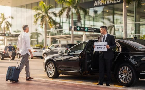 Limousine Miami Airport: Meet-and-Greet vs Curbside