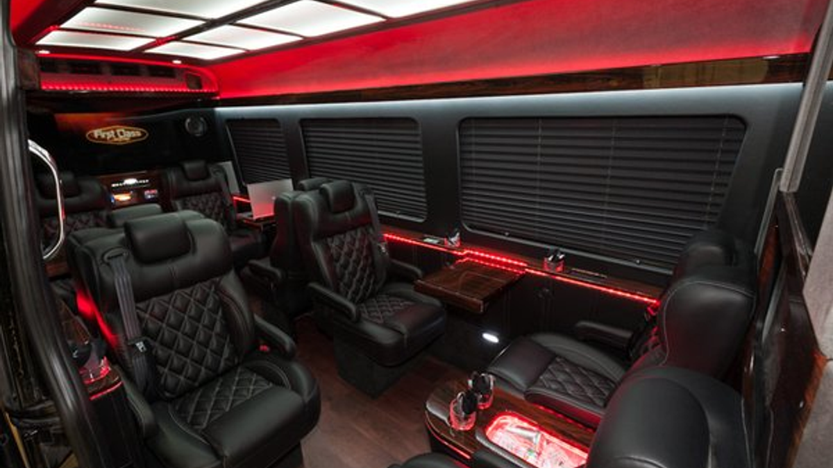 Why Corporate Atlanta ATL Airport Travelers Choose Grand Limousine