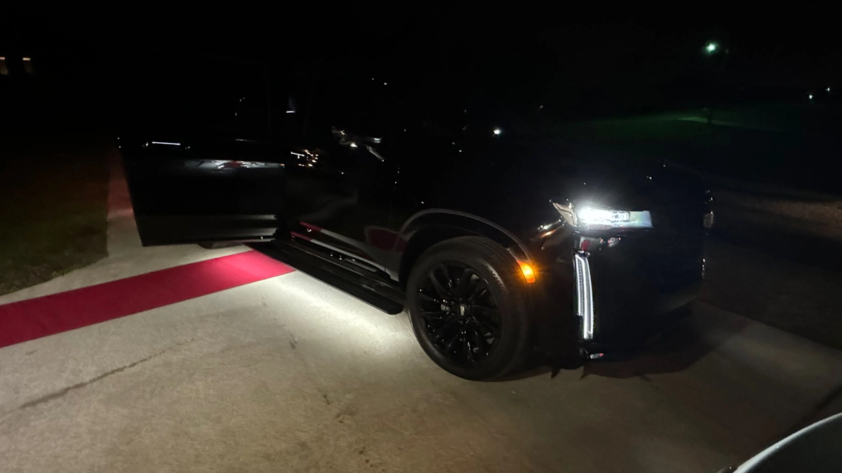Your Premier Houston Limousine Service— Black Car, Airport Transfers & Corporate Chauffeurs 24/7