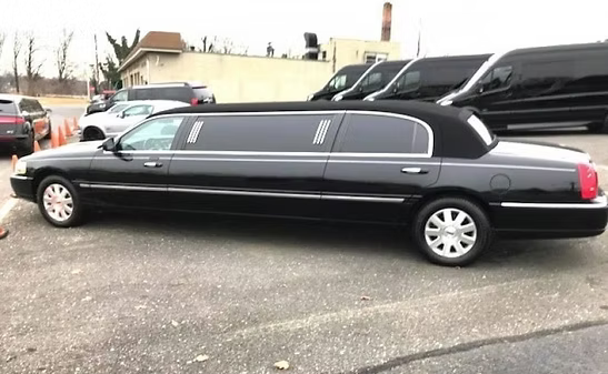 Ride in Style: Top 5 Benefits of Renting Grand Limousine