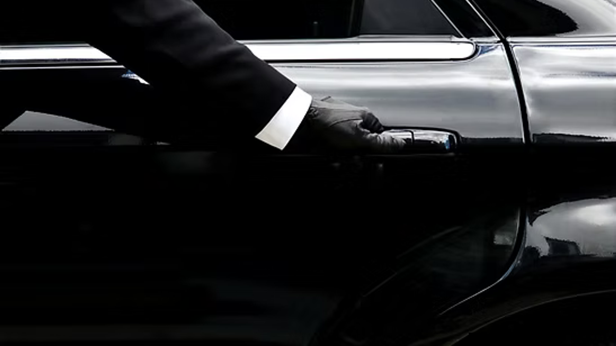 Luxury Unleashed: Explore the Tech Innovations in Limousine Travel