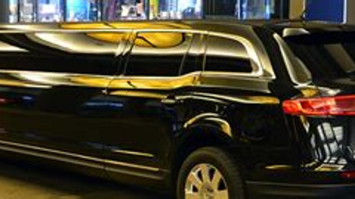 Houston's Premier Limousine Service— Black Car, Airport Transfers & Corporate Chauffeurs 24/7