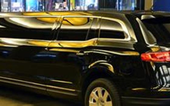 Houston's Premier Limousine Service— Black Car, Airport Transfers & Corporate Chauffeurs 24/7