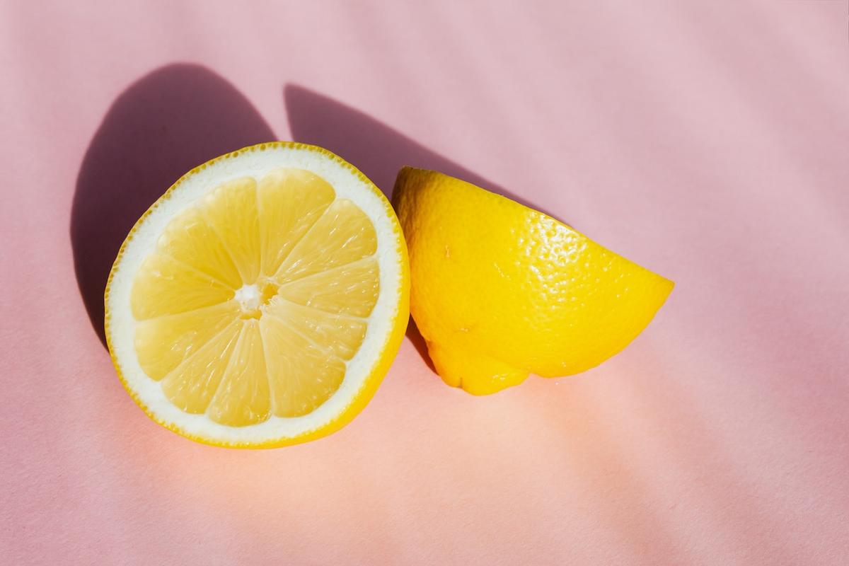 Bien qu'acide, le citron se révèle alcanisant pour le corps