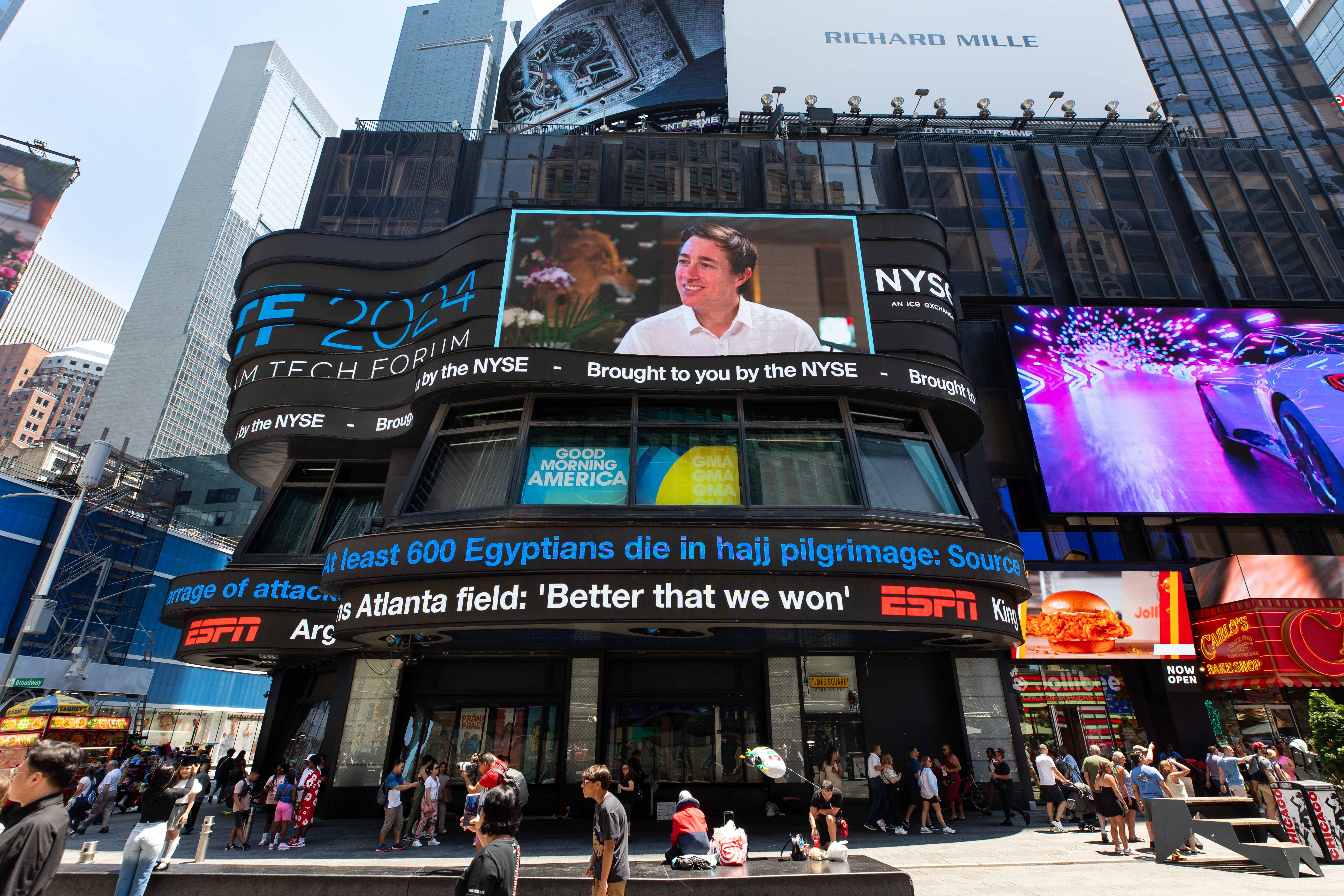 Billboard New York, Sebastián Kreis