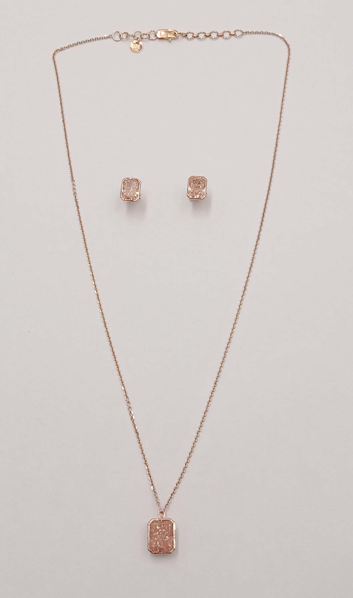 Pendant set