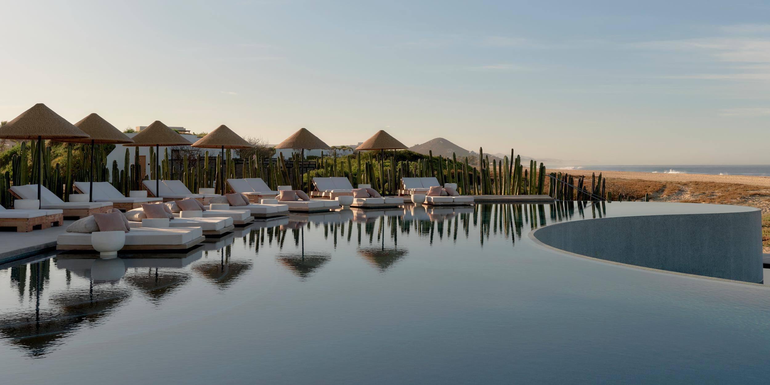 Restaurant pool and view