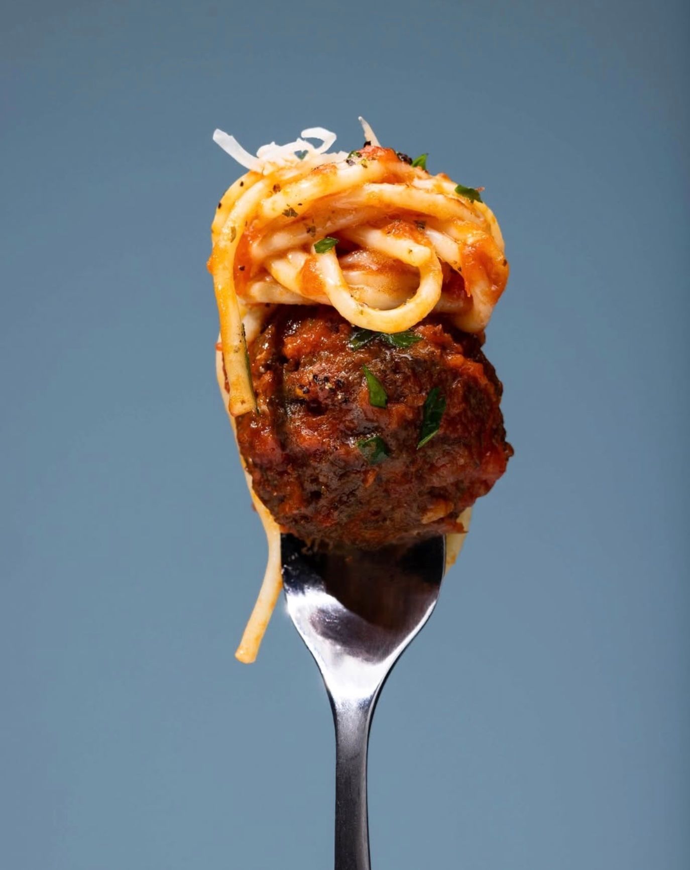 Omeat cultivated meat presented as a meatball with pasta, photographed as part of the brand’s launch campaign. Love & War developed the brand strategy and visual identity around the appetite and enjoyment of real meat, shifting the focus from laboratory technology to the quality and appeal of the finished food.