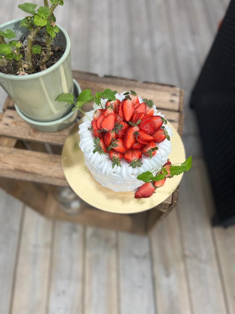 Gräddtårta med jordgubbar