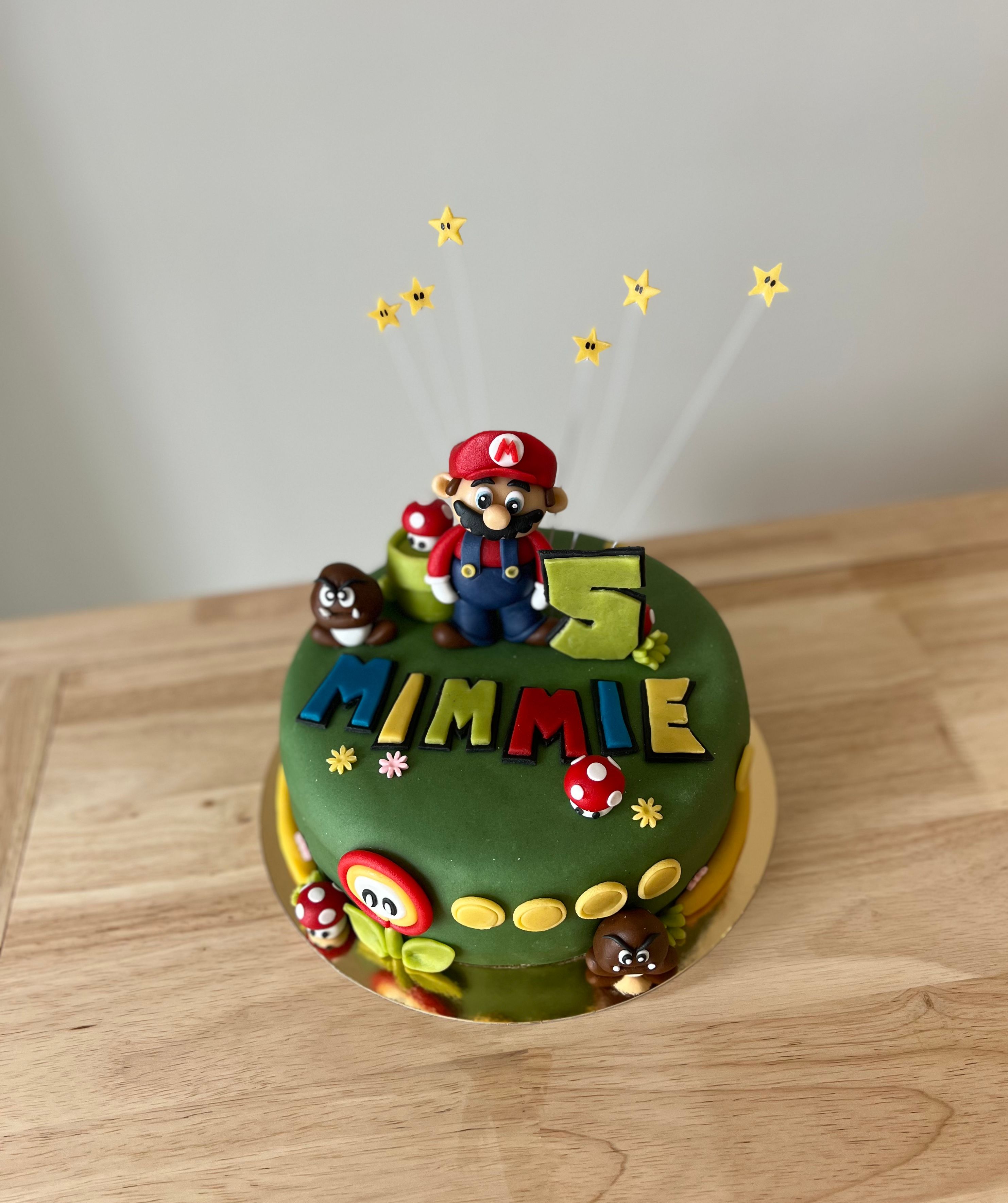 Klassisk prinsesstårta med tema