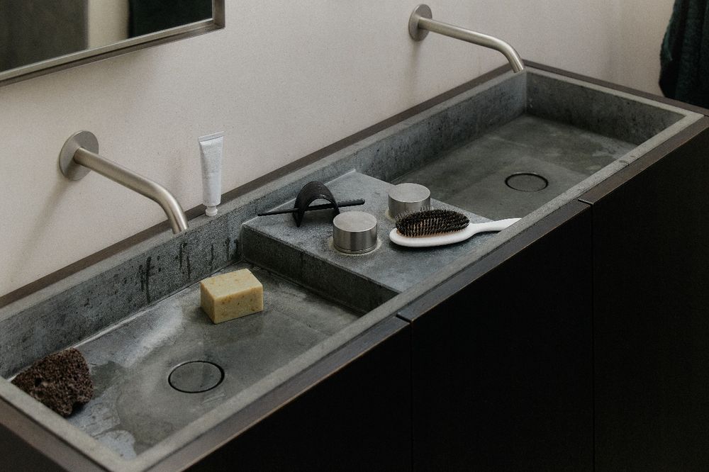 Cement sink basin