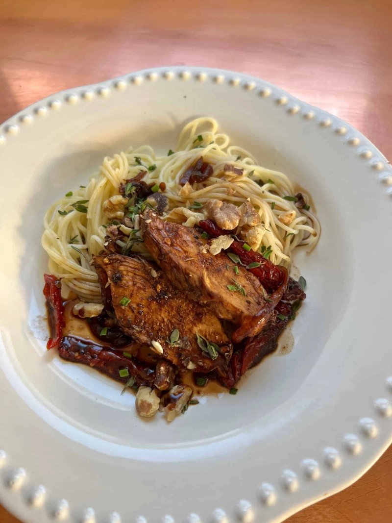 Balsamic Chicken with Sun-Dried Tomatoes and Walnuts