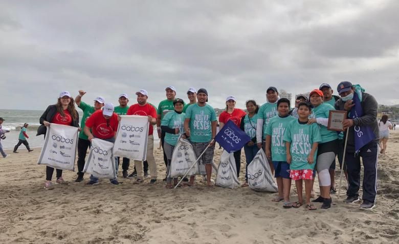 La nueva pesca: Pescadores se unen para limpiar el océano en el primer campeonato de recolección de basura marina.