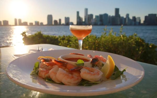 <strong>Best Dining Spots In Miami With Stellar Waterfront Views</strong>
