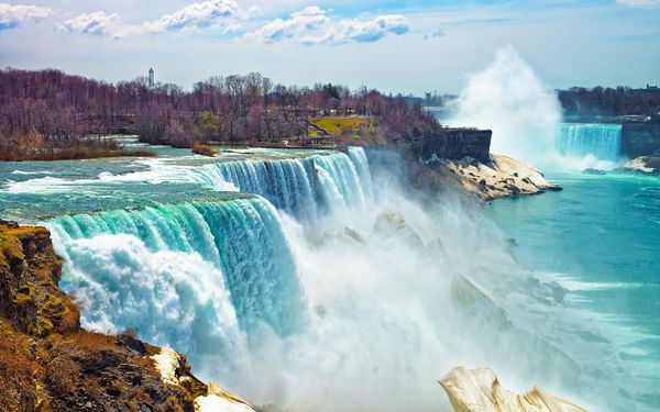 Niagara Falls: A Natural Wonder in Two Countries