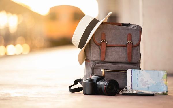 A Special Gift for Male Travellers: 6 Things to Make Each Trip Easier and Convenient