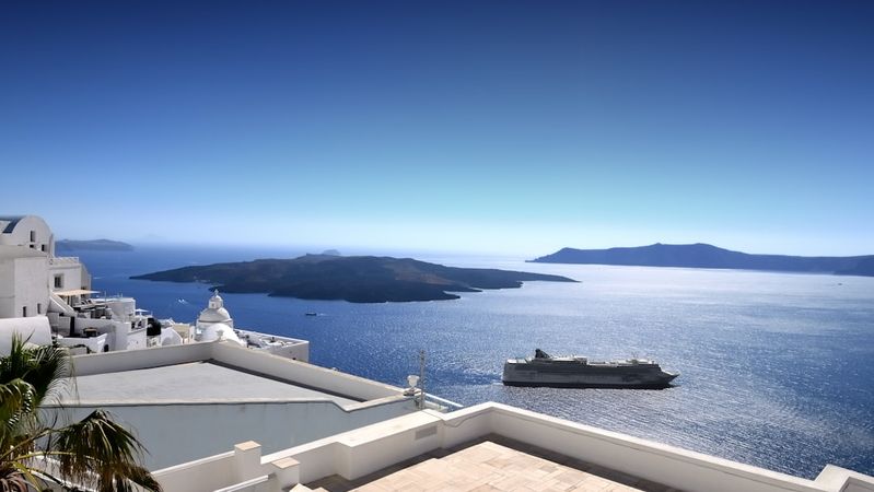 Santorini Caps Cruise Crowds