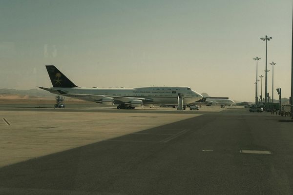 Riyadh Blasts Cancel Hundreds Flights