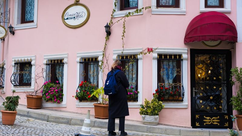 Agoda Guest Finds Hotel Closed