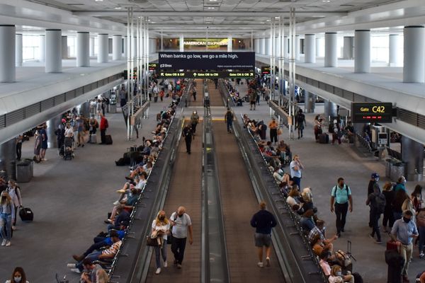 June Flight Chaos Disrupts Thousands Across US