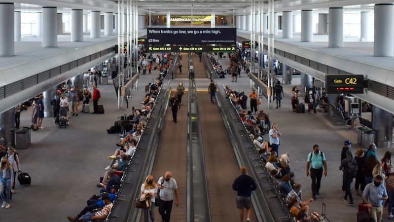 June Flight Chaos Disrupts Thousands Across US
