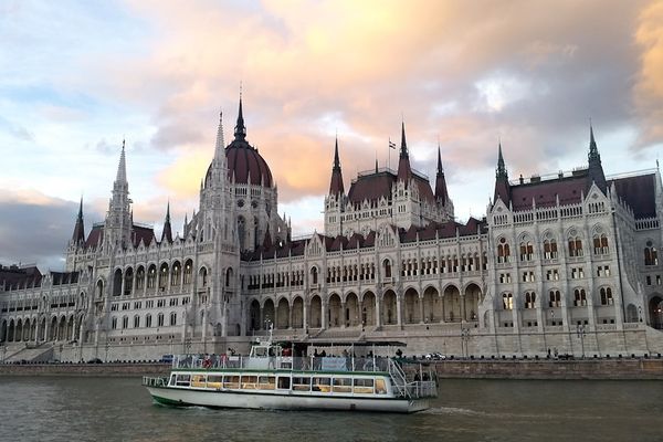 Low Danube Strands Cruise Ships