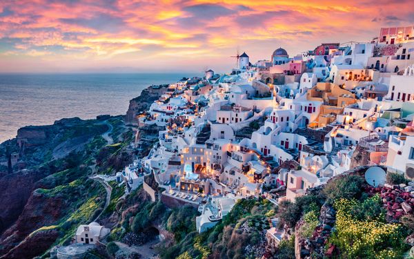 20+ Best Places to Visit in Greece