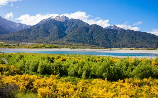 <strong>Exploring the Breathtaking Beauty of New Zealand's National Parks!</strong>