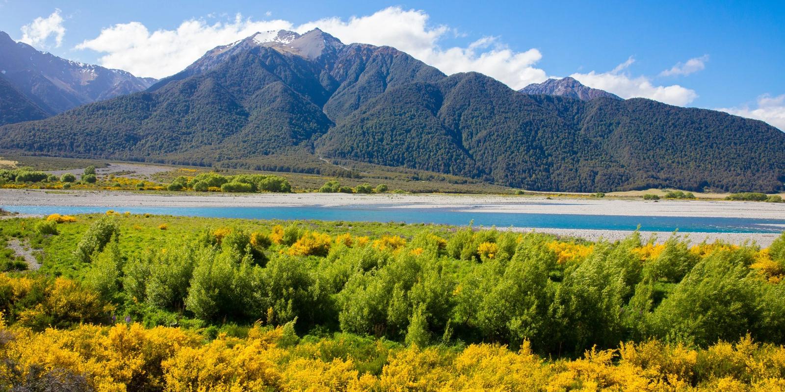 <strong>Exploring the Breathtaking Beauty of New Zealand's National Parks!</strong>