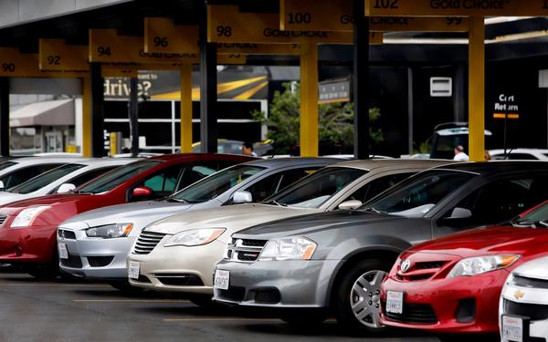 Traveling: Is renting, taxis, Uber or Lyft better? 