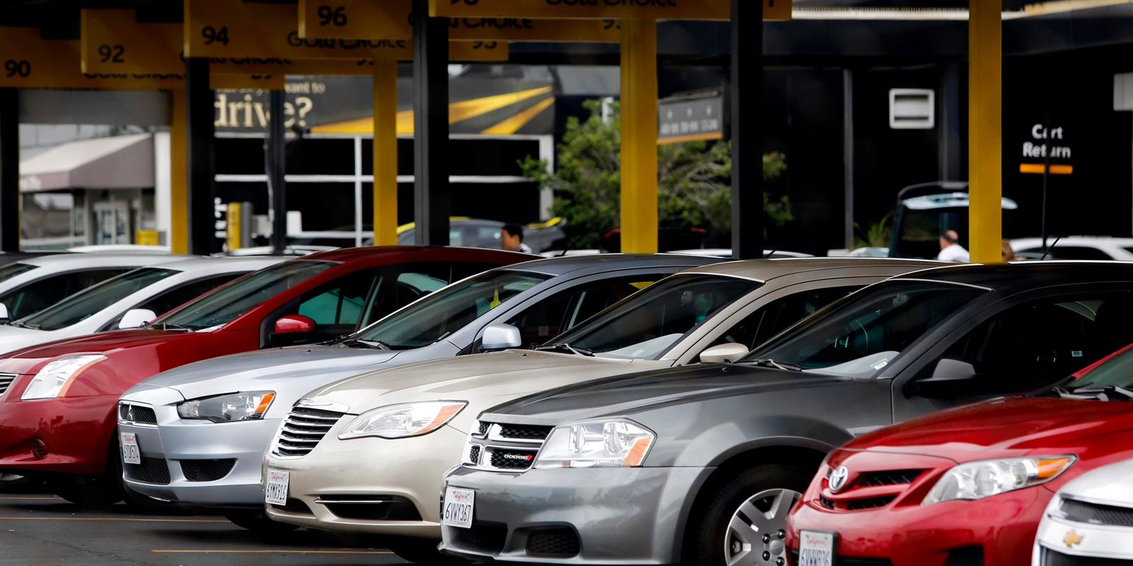 Traveling: Is renting, taxis, Uber or Lyft better?