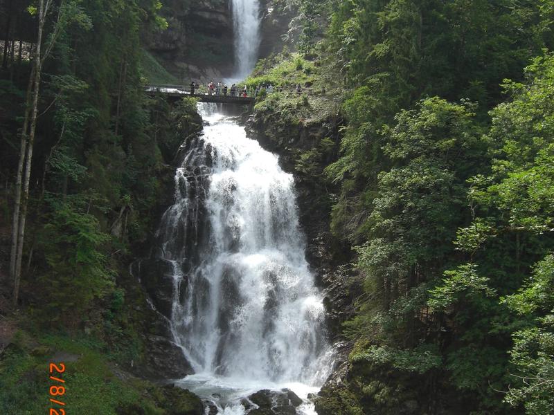 Easy walks near Interlaken (Switzerland) Iseltwald to the Giessbach Falls