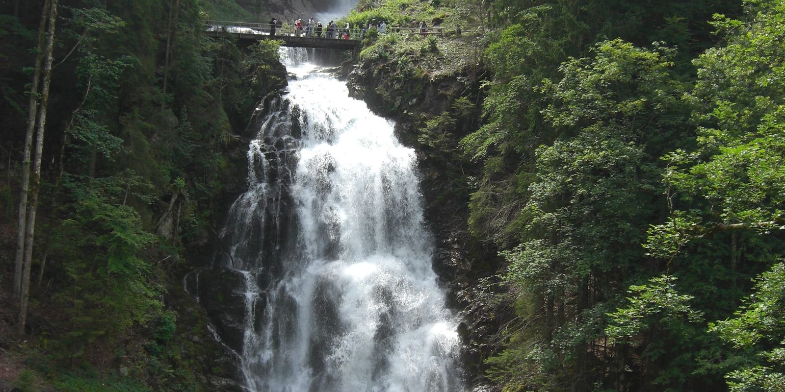 Easy walks near Interlaken (Switzerland) Iseltwald to the Giessbach Falls