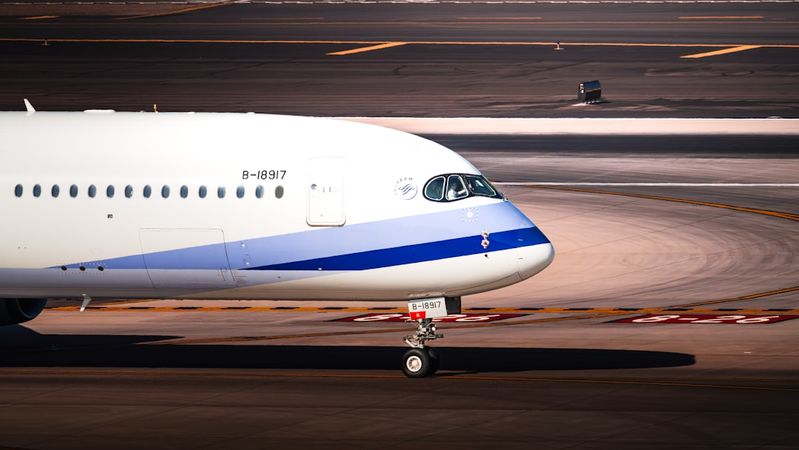 American Airlines Near-Miss Sparks Concern