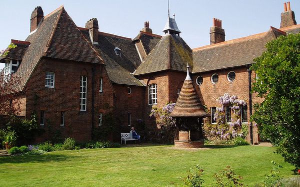 Tips For Turning Your Home Into A Desirable Holiday Destination