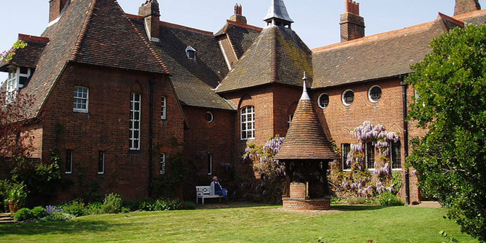 Tips For Turning Your Home Into A Desirable Holiday Destination