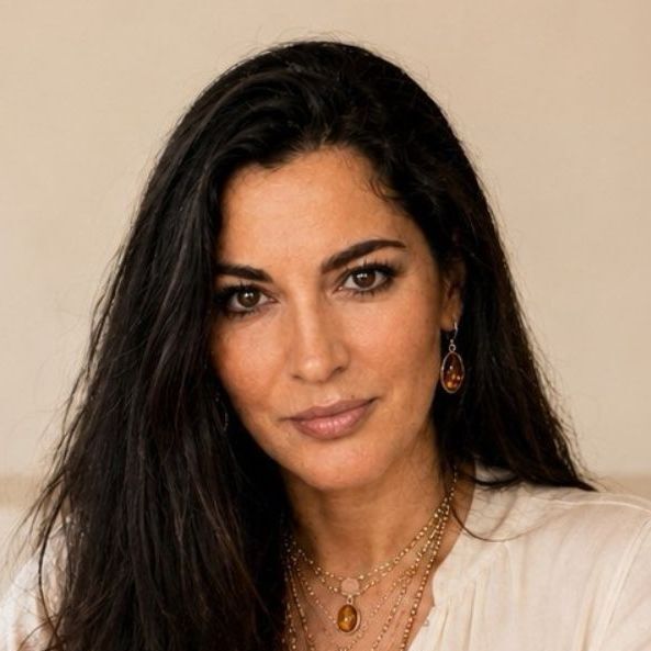Claudia Rossi — Tarot Reader