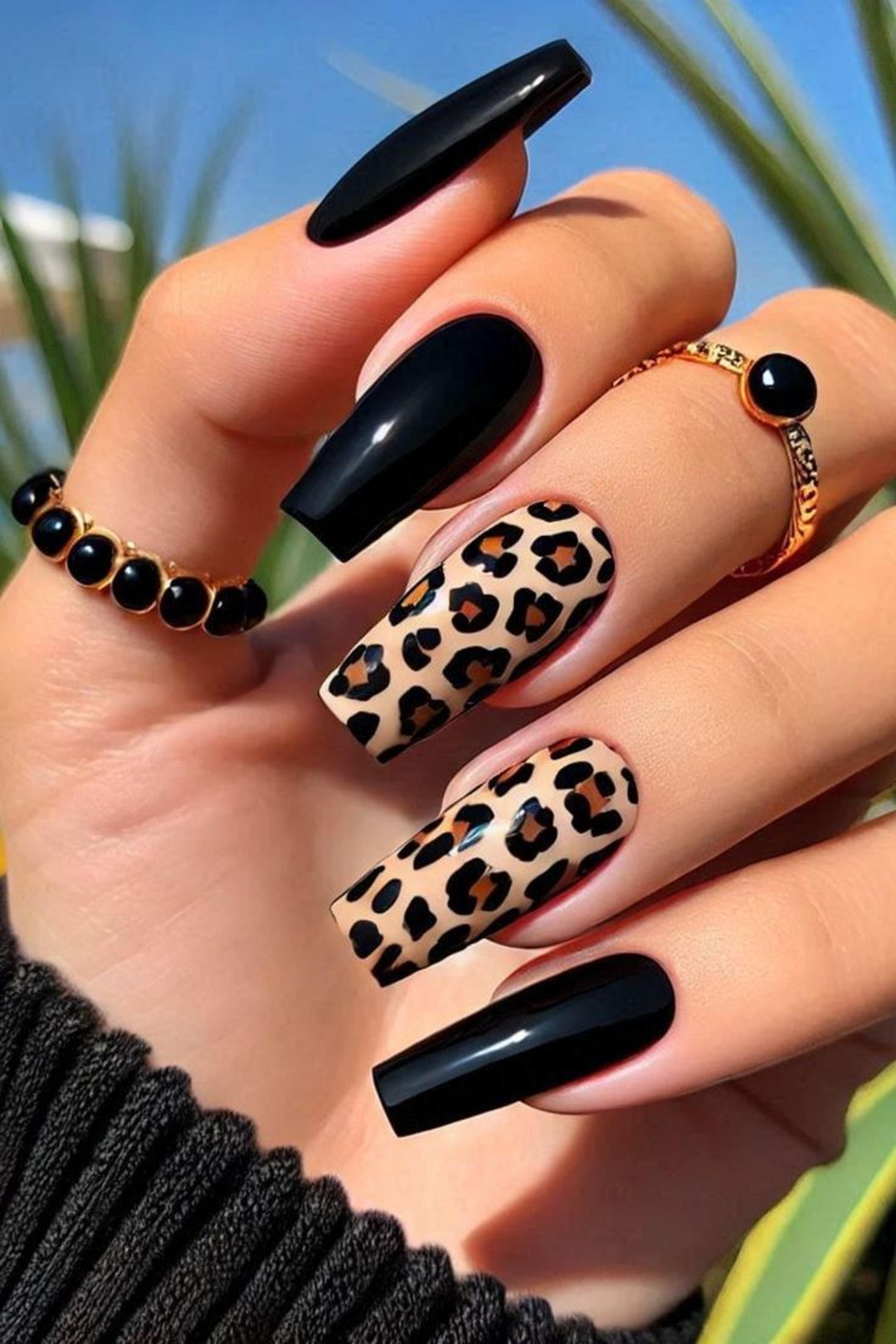 Animal print nails