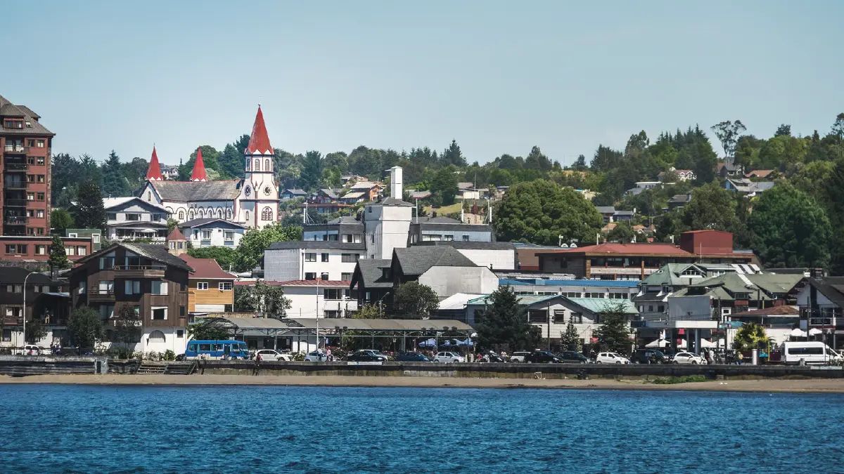 Casas frente al lago en el sur de Chile, zona de segunda vivienda y turismo para invertir en propiedades