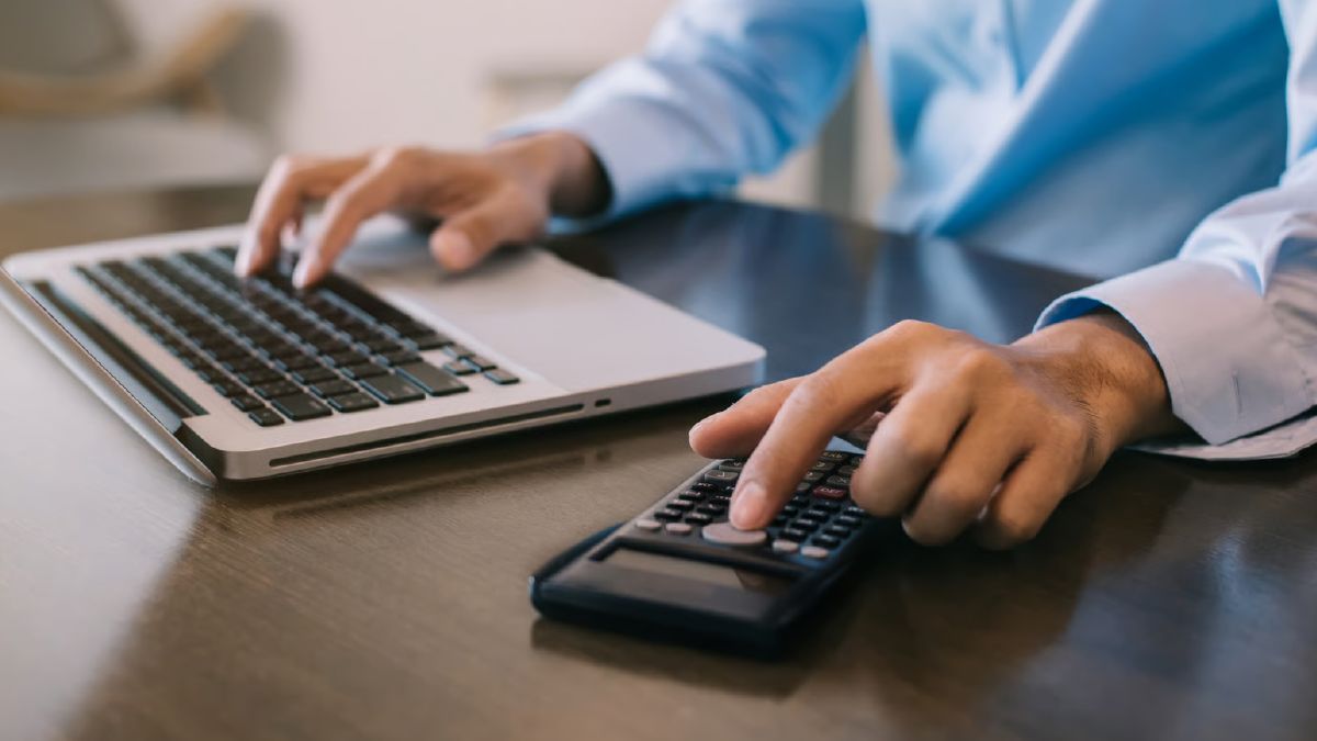 Cálculo de comisiones y costos de compra en un remate o subasta de propiedades en Macal