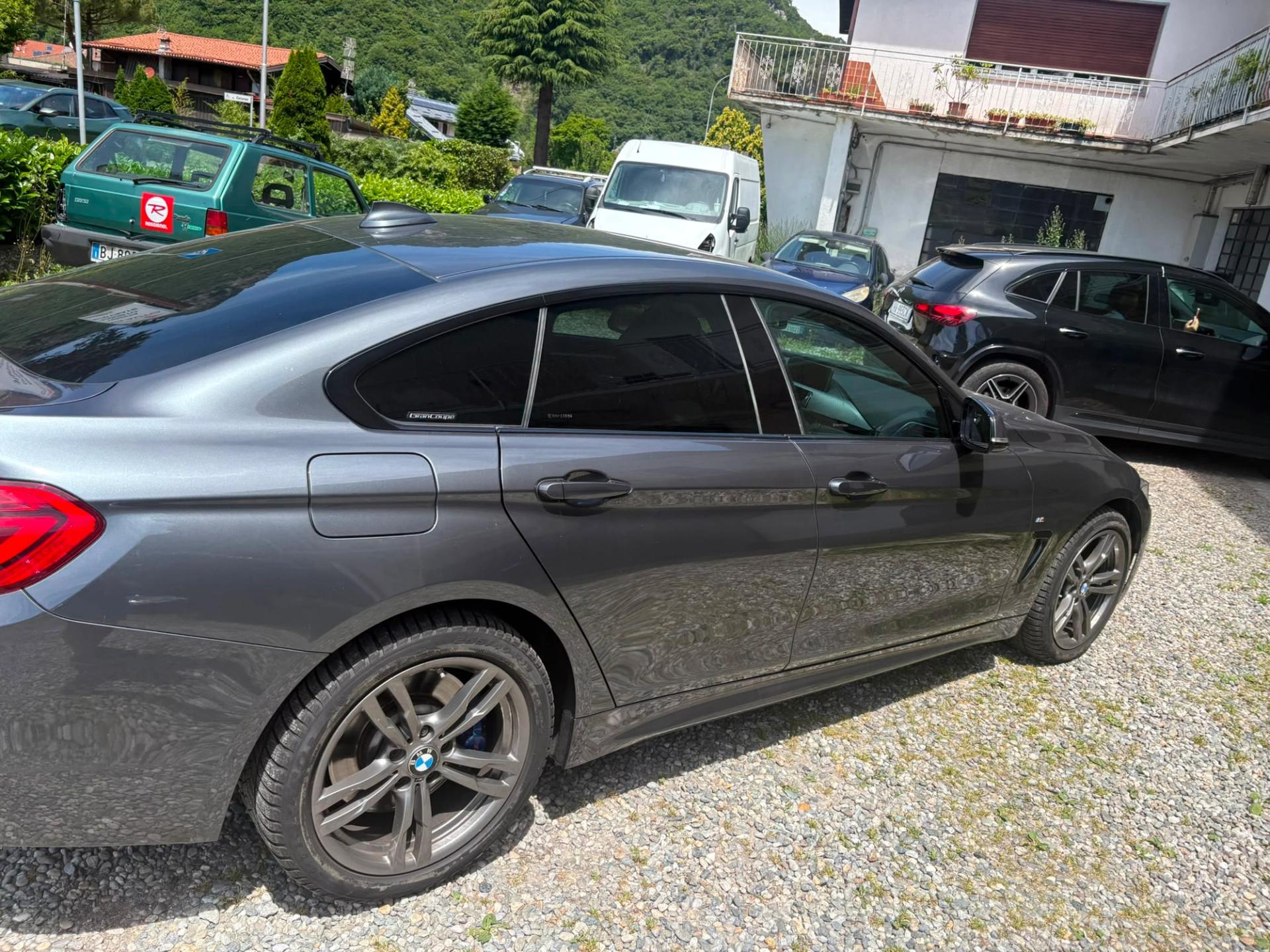 Vista tre quarti posteriore BMW 430d Gran Coupé M Sport