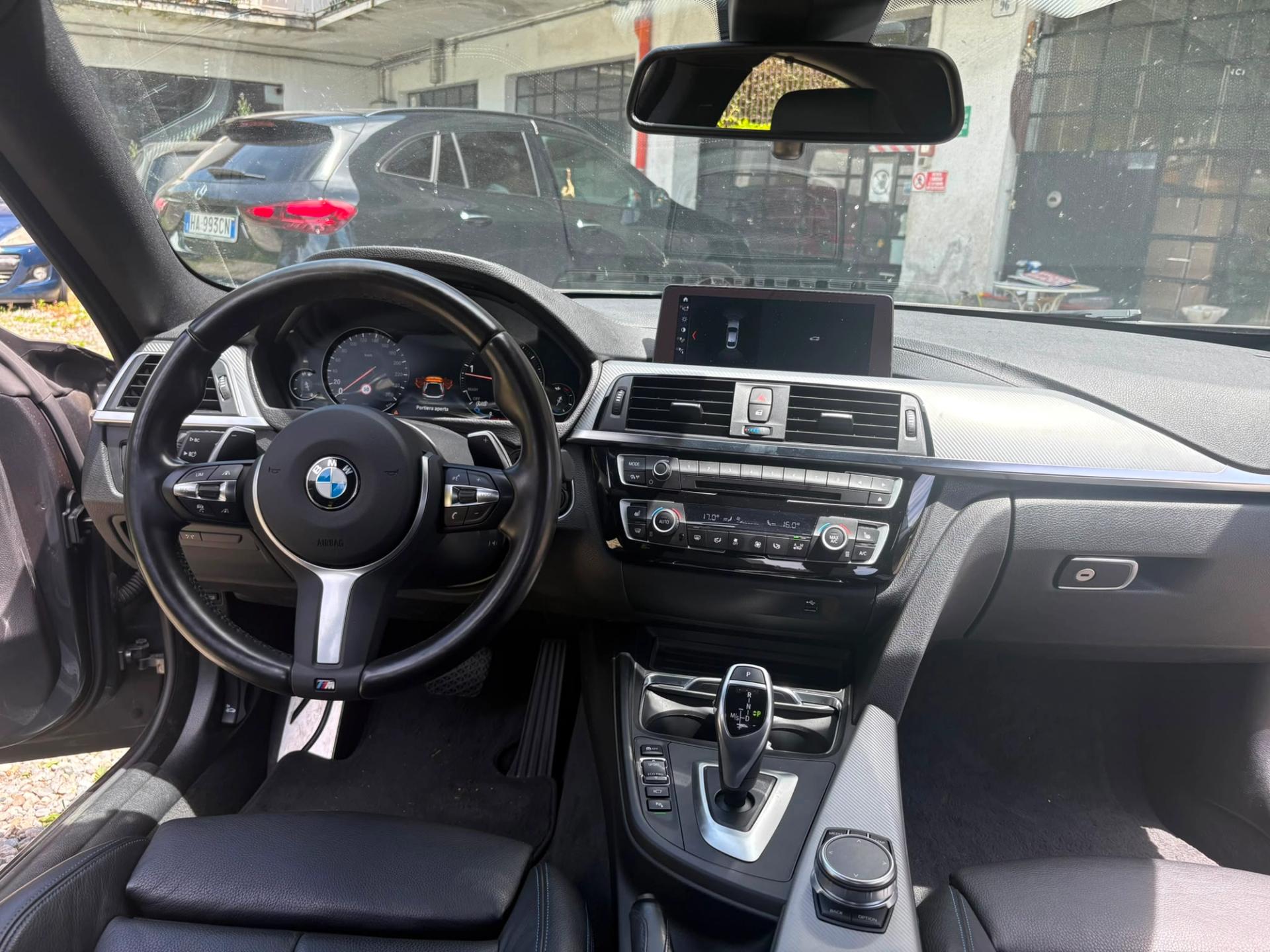 Interni con volante M e navigatore — BMW 430d Gran Coupé usata