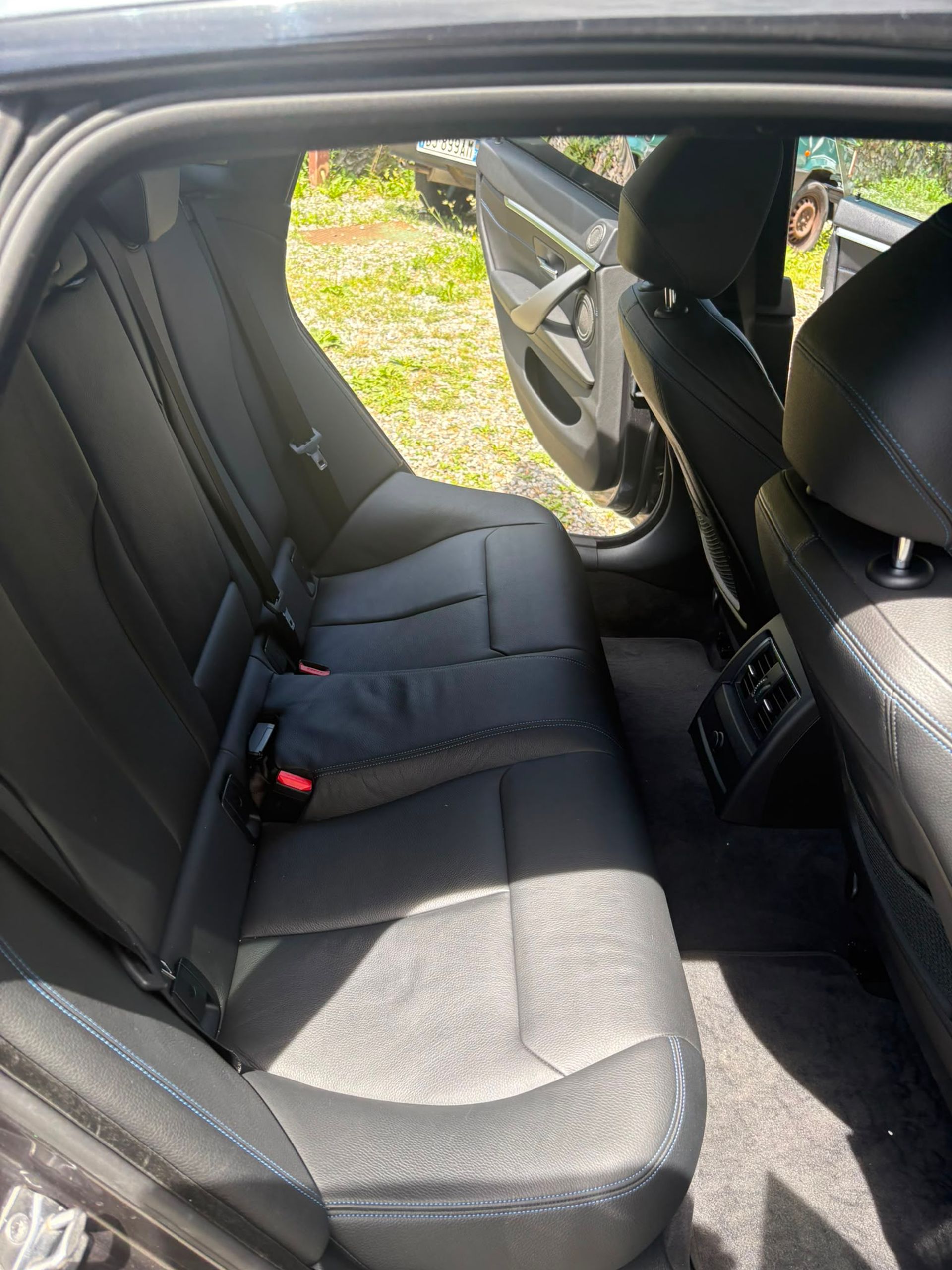 Sedili in pelle nera con cuciture blu — BMW 430d Gran Coupé