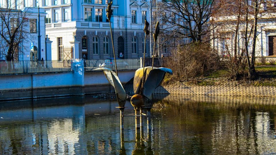 Zbiornik wodny z instalacją artystyczną w mieście Łódź, Polska. Zbiornik wodny z instalacją artystyczną w mieście Łódź, Polska.