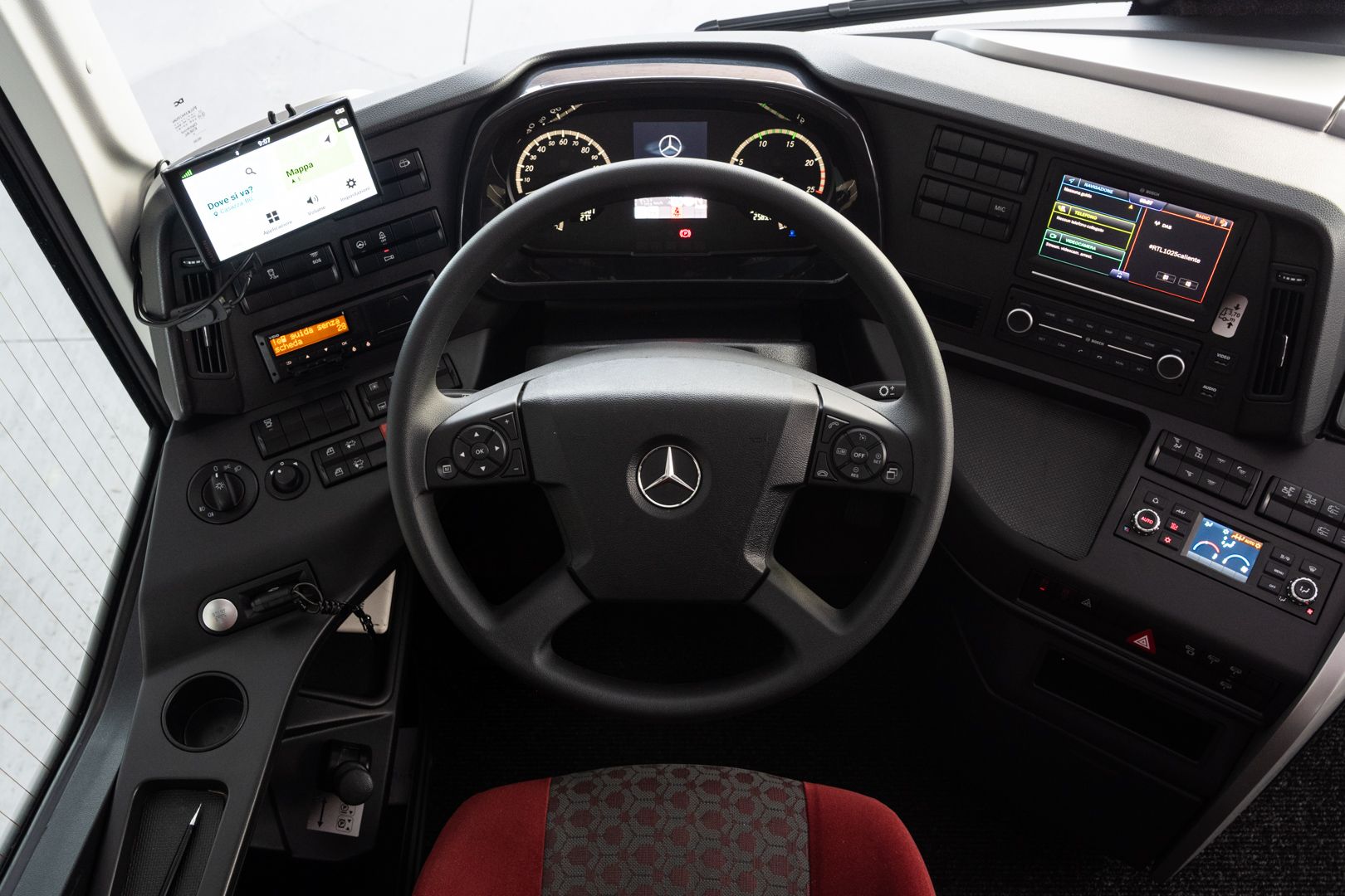 MERCEDES TOURISMO 15 RHD 2026 Zambetti bus