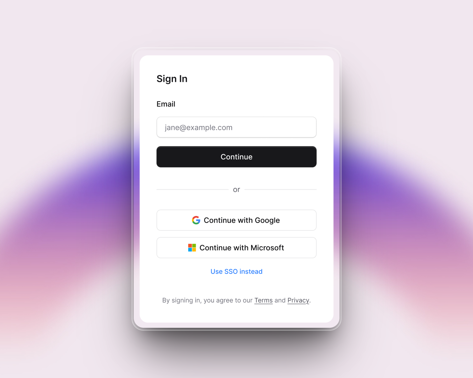 Viene mostrata una moderna schermata di accesso a Invent. Il modulo consente agli utenti di accedere con un indirizzo email, Google, Microsoft o SSO. L’interfaccia mostra un campo email con un testo segnaposto ("jane@example.com"), un grande pulsante nero "Continue" e, sotto, i pulsanti "Continue with Google" e "Continue with Microsoft". È presente anche un link "Use SSO instead" e una nota sull’accettazione dei termini e dell’informativa sulla privacy. Lo sfondo presenta una sfumatura viola tenue.