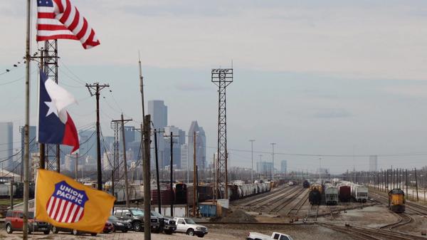 Houston Mayor Sylvester Turner is urging for the creosote contamination at the Union Pacific Englewood yard to be designated a Superfund site. Photo: Roy Luck. Flickr, Creative Commons License.